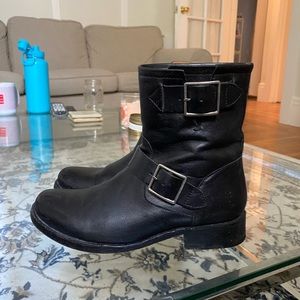 Frye Vicky Engineer Boots 6.5 - short black leather buckle